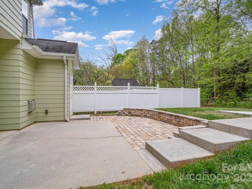 6707 Dunton Street, Huntersville, NC 28078.  MLS# CAR4245731, YatesRealty ID 7956. 