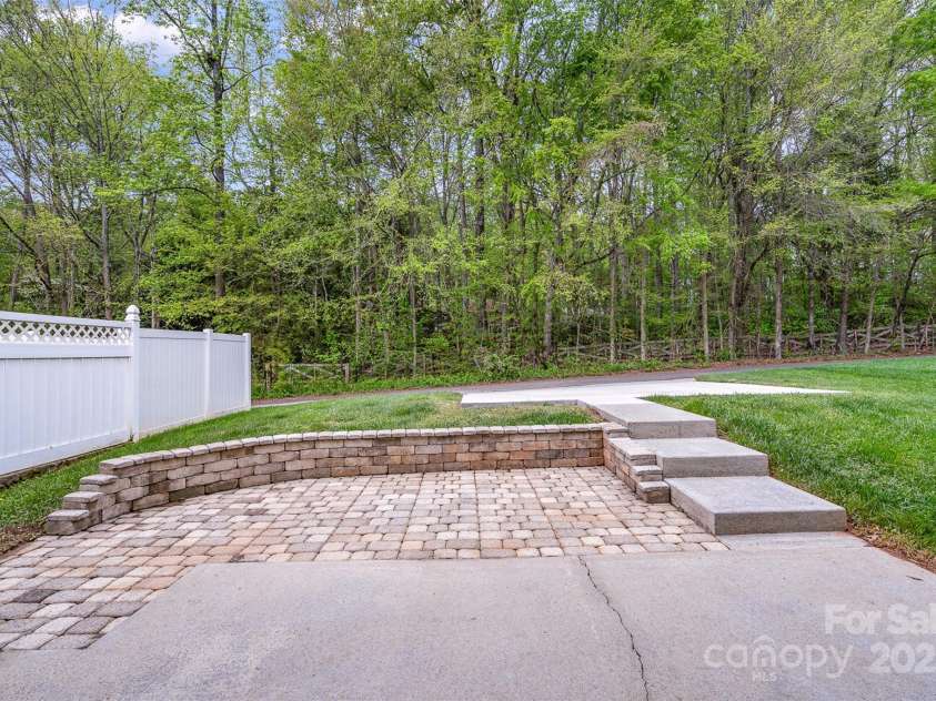 6707 Dunton Street, Huntersville, NC 28078.  MLS# CAR4245731, YatesRealty ID 7956. 