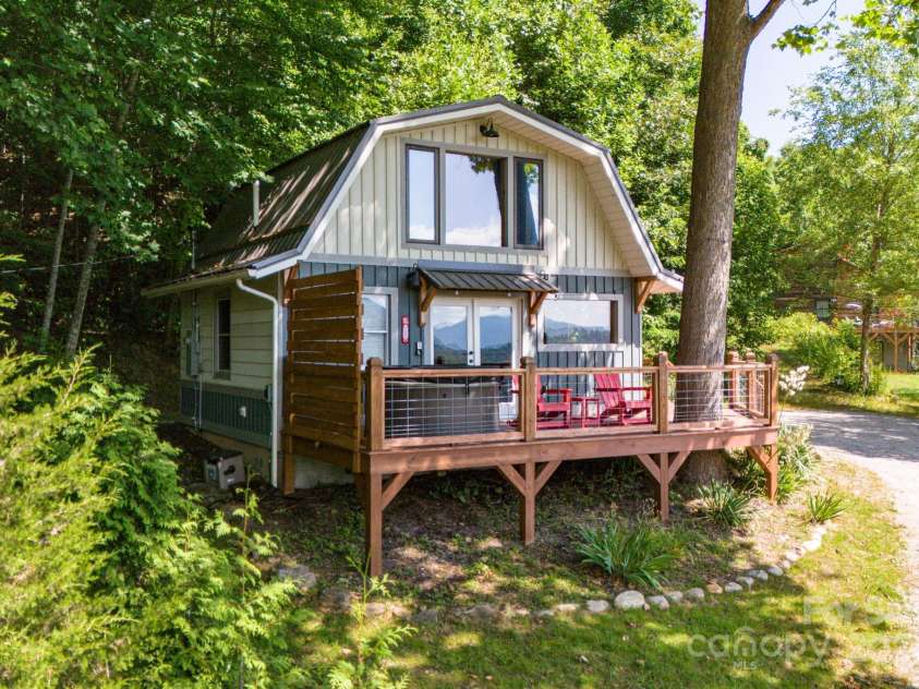 571 Paradise Mountain Road, Canton, NC 28716.  MLS# CAR4152264, YatesRealty ID 7957. 