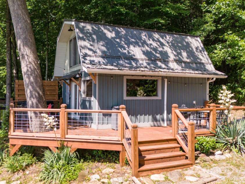 571 Paradise Mountain Road, Canton, NC 28716.  MLS# CAR4152264, YatesRealty ID 7957. 