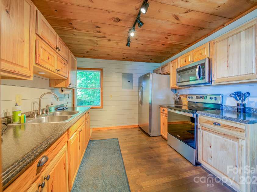 571 Paradise Mountain Road, Canton, NC 28716.  MLS# CAR4152264, YatesRealty ID 7957. 
