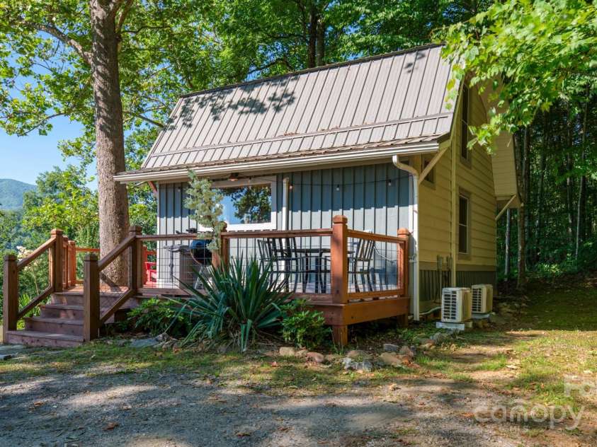571 Paradise Mountain Road, Canton, NC 28716.  MLS# CAR4152264, YatesRealty ID 7957. 