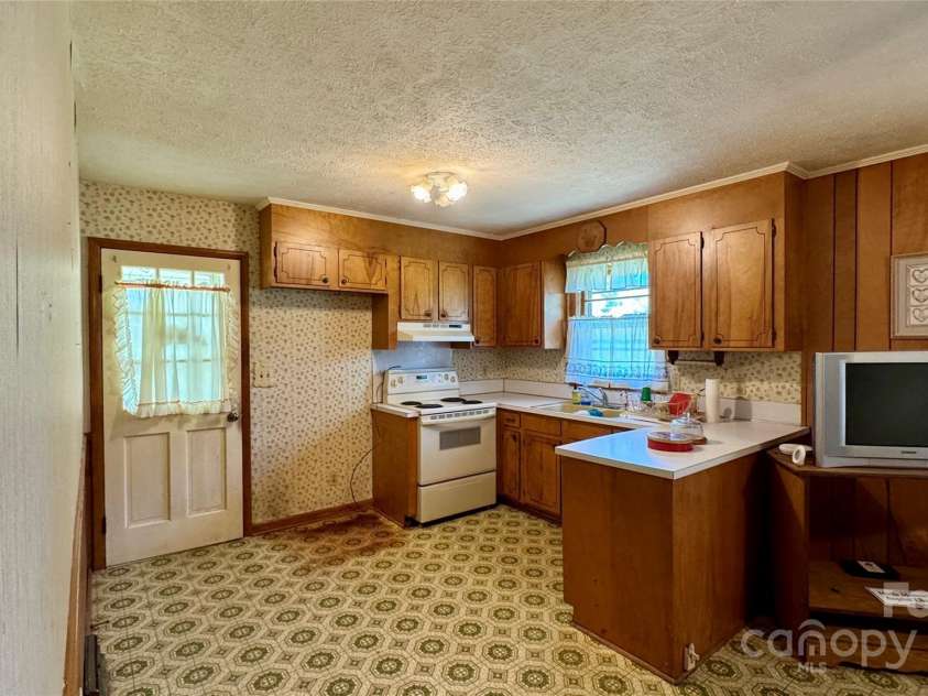 1684 Montevista Drive, Shelby, NC 28150.  MLS# CAR4248845, YatesRealty ID 7958. 