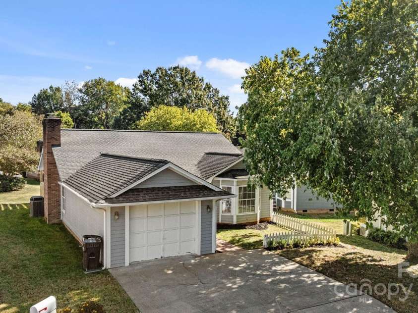 2912 Peachwood Court, Fort Mill, SC 29715.  MLS# CAR4312420, YatesRealty ID 796. 