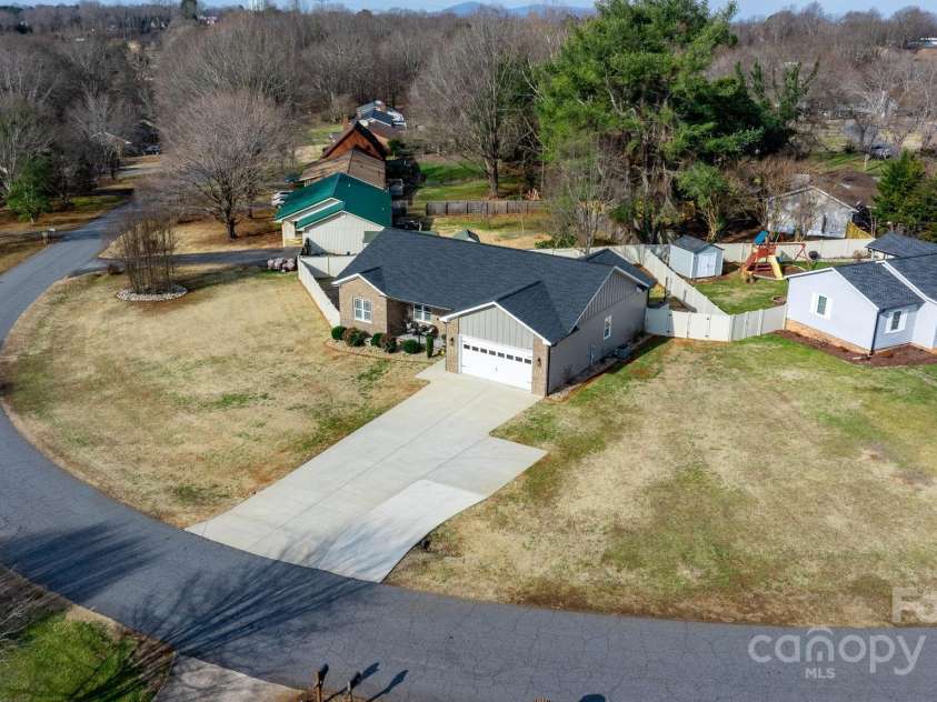 5324 Stonewood Drive, Hickory, NC 28602.  MLS# CAR4220787, YatesRealty ID 796. Aerial