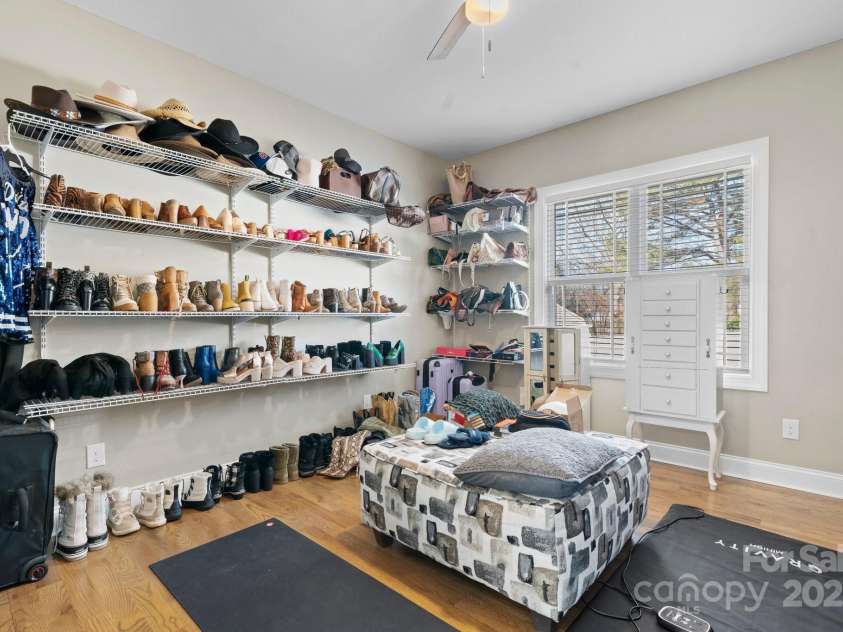 5324 Stonewood Drive, Hickory, NC 28602.  MLS# CAR4220787, YatesRealty ID 796. Bedroom