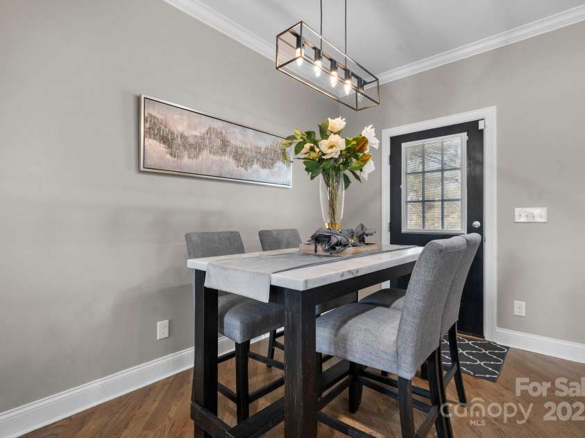 5324 Stonewood Drive, Hickory, NC 28602.  MLS# CAR4220787, YatesRealty ID 796. Dining
