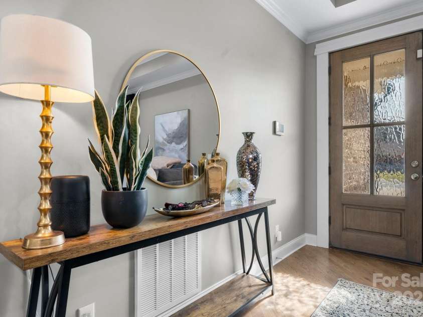 5324 Stonewood Drive, Hickory, NC 28602.  MLS# CAR4220787, YatesRealty ID 796. Entry