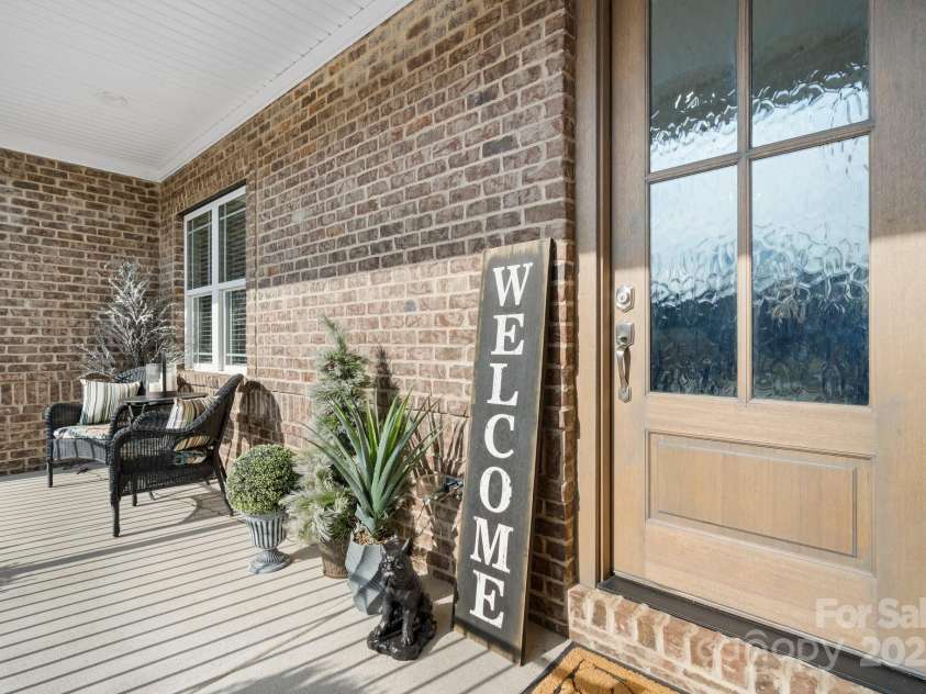 5324 Stonewood Drive, Hickory, NC 28602.  MLS# CAR4220787, YatesRealty ID 796. Front porch