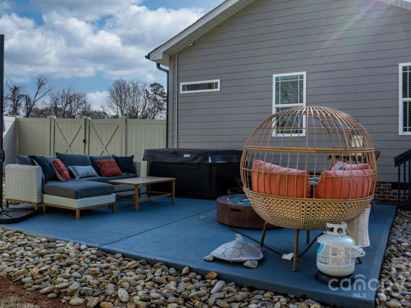 5324 Stonewood Drive, Hickory, NC 28602.  MLS# CAR4220787, YatesRealty ID 796. Patio
