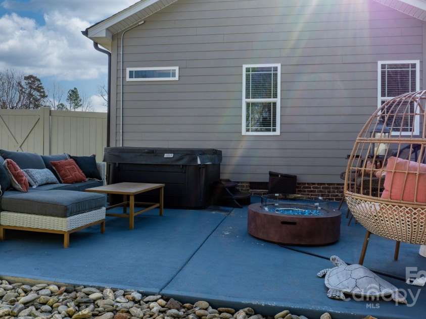 5324 Stonewood Drive, Hickory, NC 28602.  MLS# CAR4220787, YatesRealty ID 796. Patio