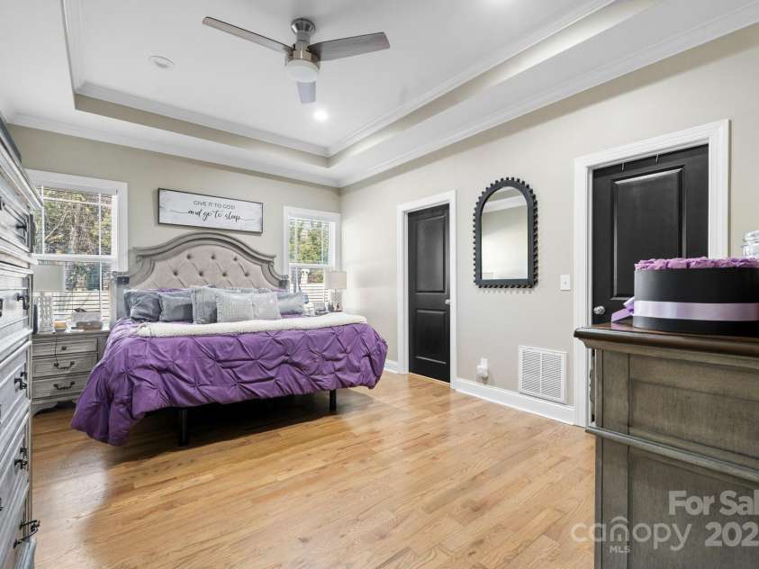 5324 Stonewood Drive, Hickory, NC 28602.  MLS# CAR4220787, YatesRealty ID 796. Primary bedroom