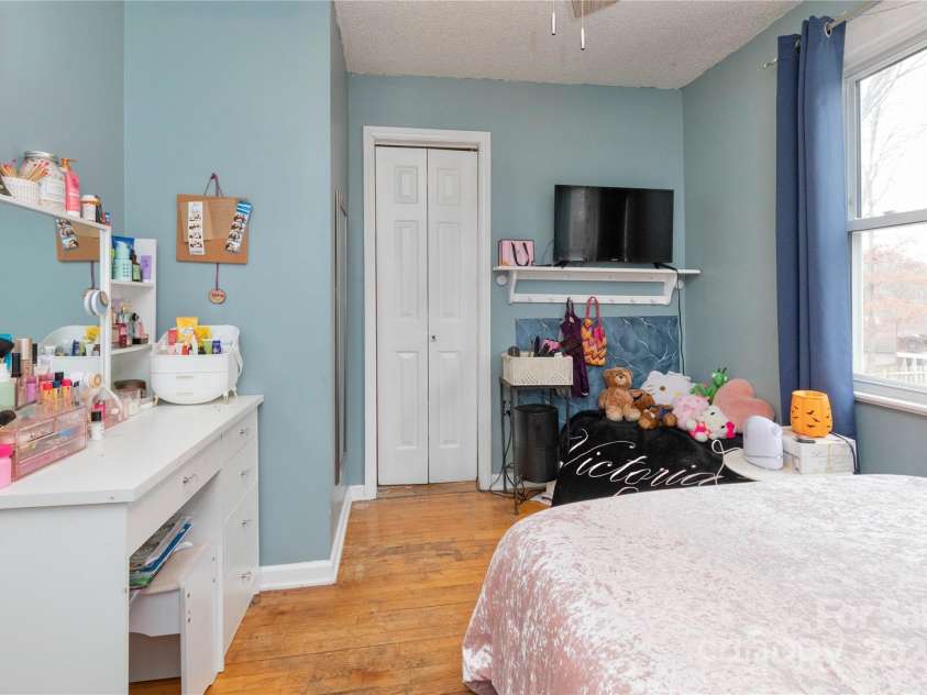 128 Laurel Loop, Asheville, NC 28806.  MLS# CAR4231410, YatesRealty ID 7960. 