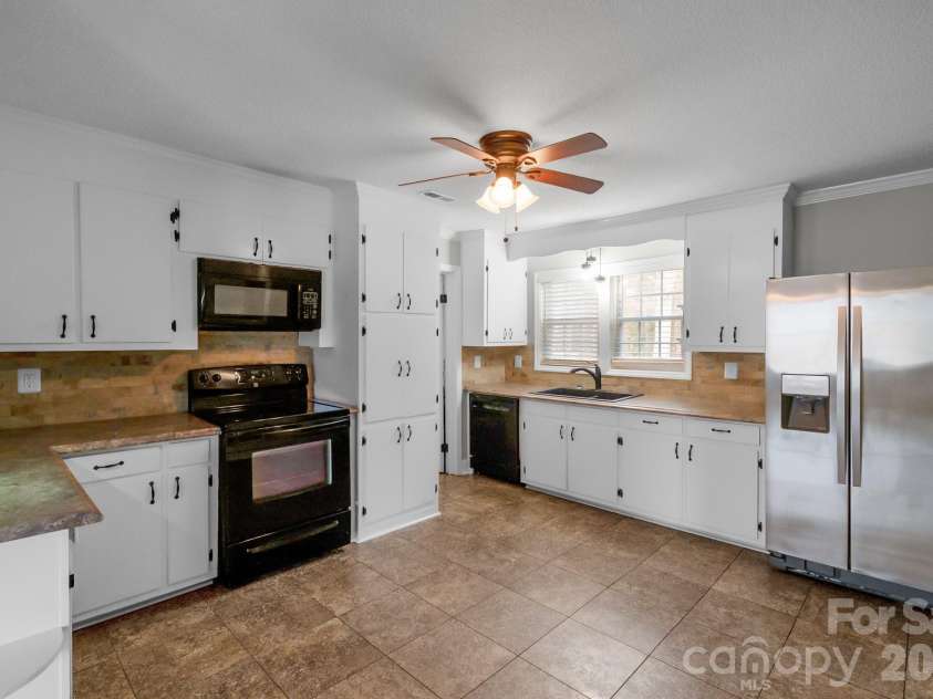 391 Phillipstown Road, Kershaw, SC 29067.  MLS# CAR4342729, YatesRealty ID 7963. 