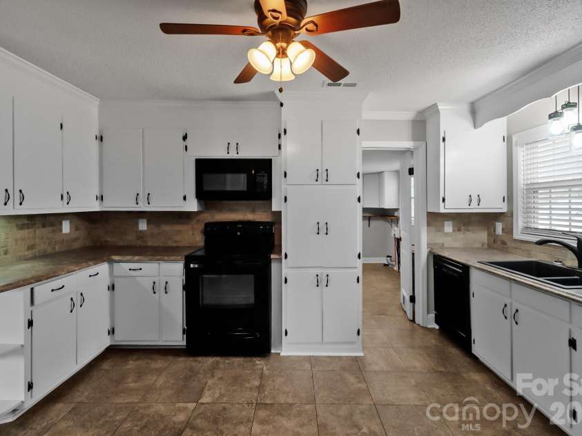 391 Phillipstown Road, Kershaw, SC 29067.  MLS# CAR4342729, YatesRealty ID 7963. 