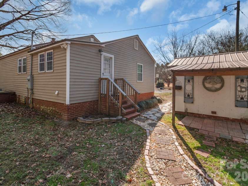 391 Phillipstown Road, Kershaw, SC 29067.  MLS# CAR4342729, YatesRealty ID 7963. 