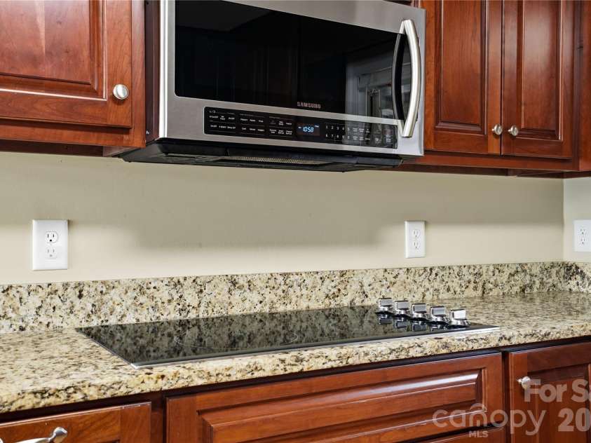 575 Hill Road, Lincolnton, NC 28092.  MLS# CAR4343352, YatesRealty ID 7966. Flat-top electric cooktop