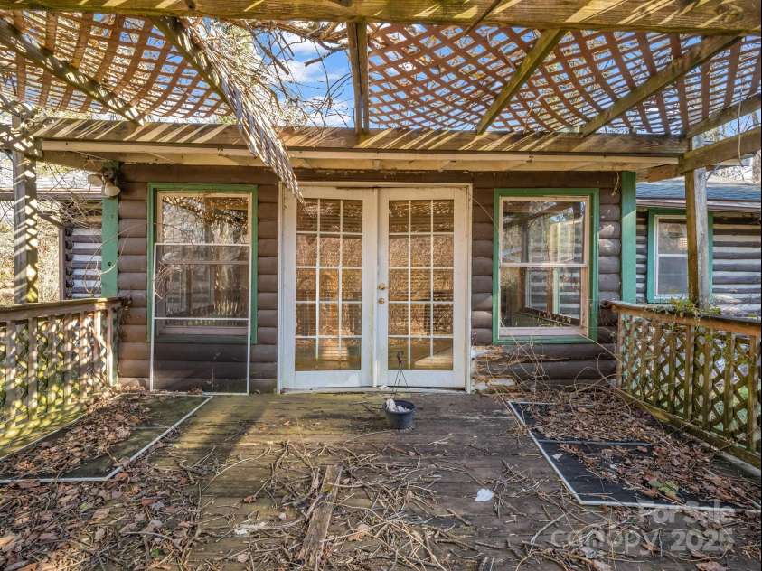 541 Broadway Street, Hendersonville, NC 28739.  MLS# CAR4325269, YatesRealty ID 7968. 