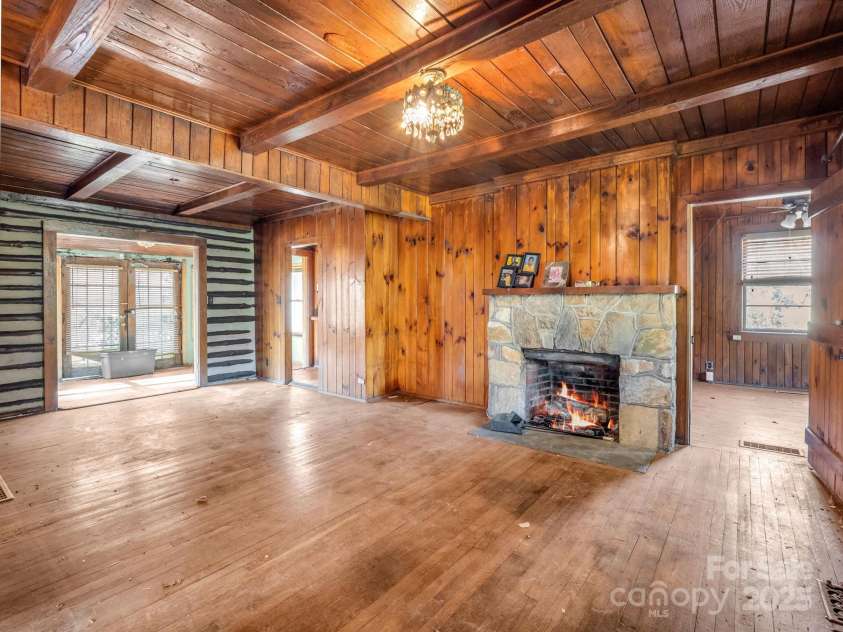 541 Broadway Street, Hendersonville, NC 28739.  MLS# CAR4325269, YatesRealty ID 7968. 