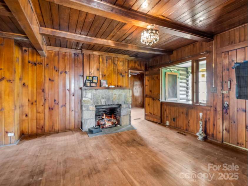 541 Broadway Street, Hendersonville, NC 28739.  MLS# CAR4325269, YatesRealty ID 7968. 