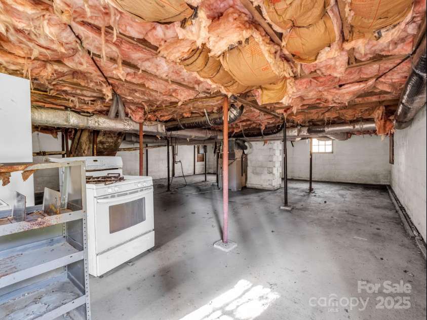 541 Broadway Street, Hendersonville, NC 28739.  MLS# CAR4325269, YatesRealty ID 7968. 