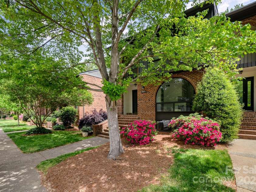 5807 Sharon Road, Charlotte, NC 28210.  MLS# CAR4245125, YatesRealty ID 7968. 