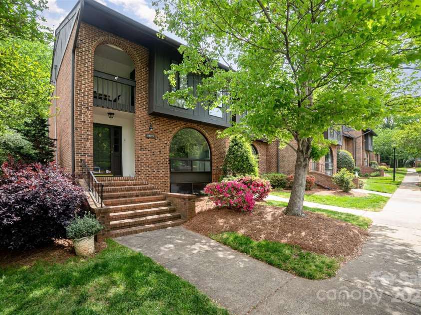 5807 Sharon Road, Charlotte, NC 28210.  MLS# CAR4245125, YatesRealty ID 7968. 