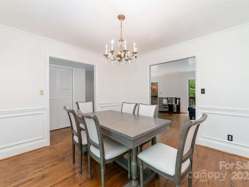 5807 Sharon Road, Charlotte, NC 28210.  MLS# CAR4245125, YatesRealty ID 7968. 