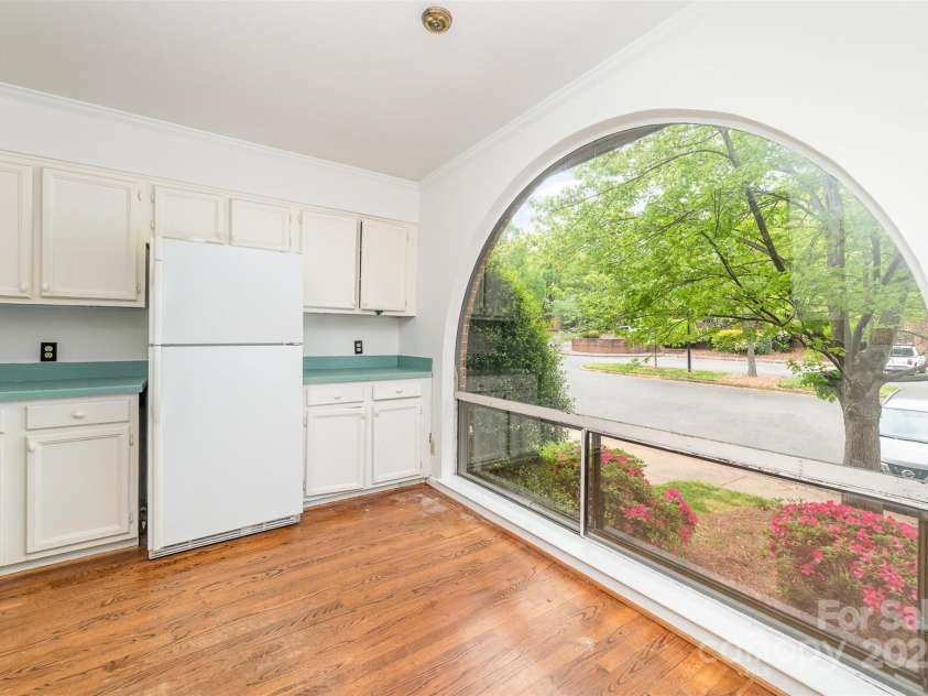 5807 Sharon Road, Charlotte, NC 28210.  MLS# CAR4245125, YatesRealty ID 7968. 