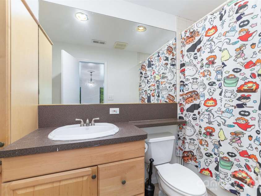 5807 Sharon Road, Charlotte, NC 28210.  MLS# CAR4245125, YatesRealty ID 7968. 