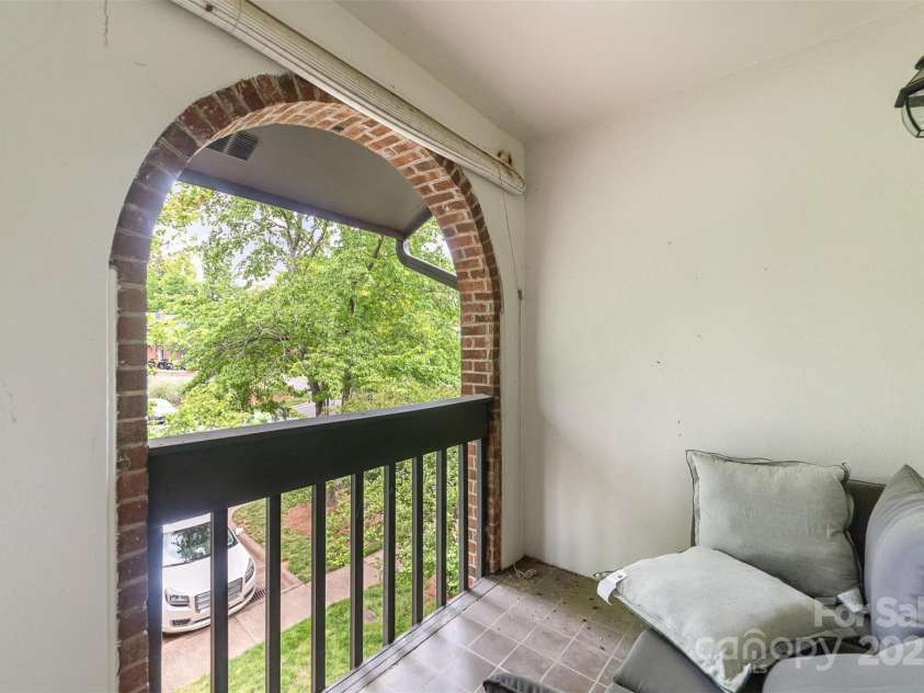 5807 Sharon Road, Charlotte, NC 28210.  MLS# CAR4245125, YatesRealty ID 7968. 