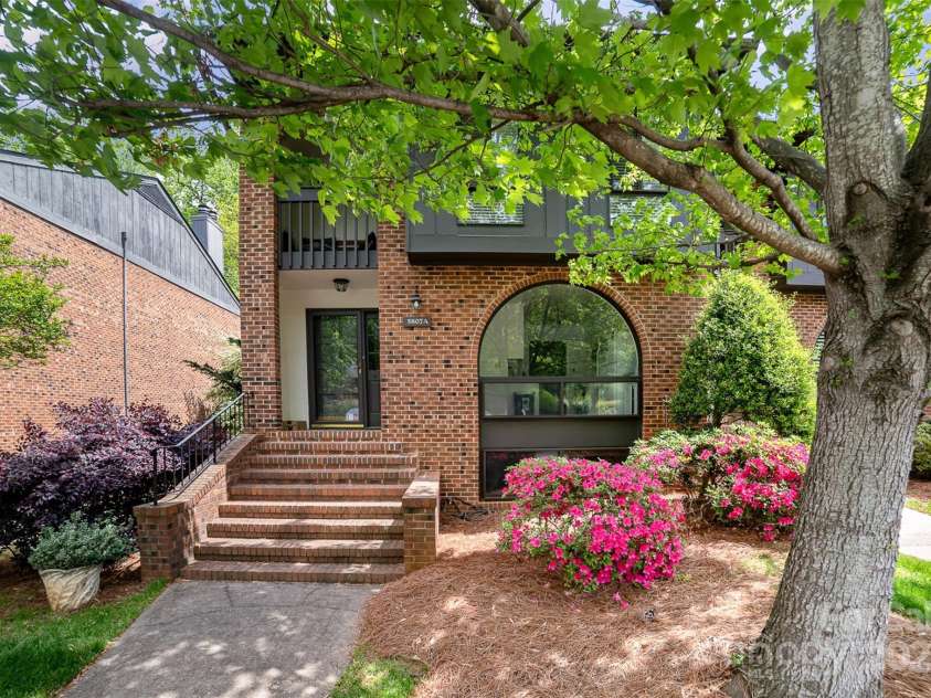 5807 Sharon Road, Charlotte, NC 28210.  MLS# CAR4245125, YatesRealty ID 7968. 