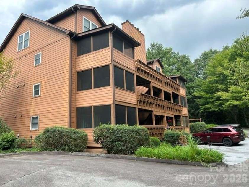 157 Toxaway Views Drive, Lake Toxaway, NC 28747.  MLS# CAR4417213, YatesRealty ID 7969. 