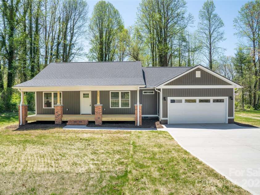 285 Highland Park Road, East Flat Rock, NC 28726.  MLS# CAR4244891, YatesRealty ID 7969. 