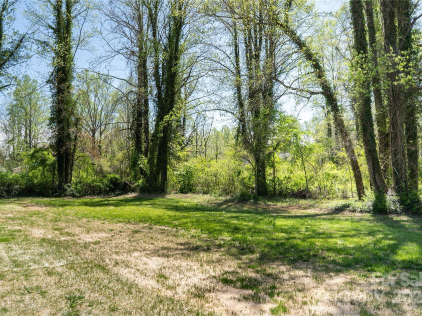 285 Highland Park Road, East Flat Rock, NC 28726.  MLS# CAR4244891, YatesRealty ID 7969. 