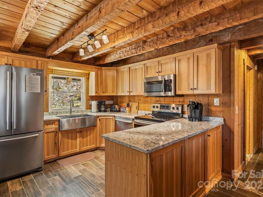 7133 Valley View Drive, Newland, NC 28657.  MLS# CAR4248899, YatesRealty ID 7970. 