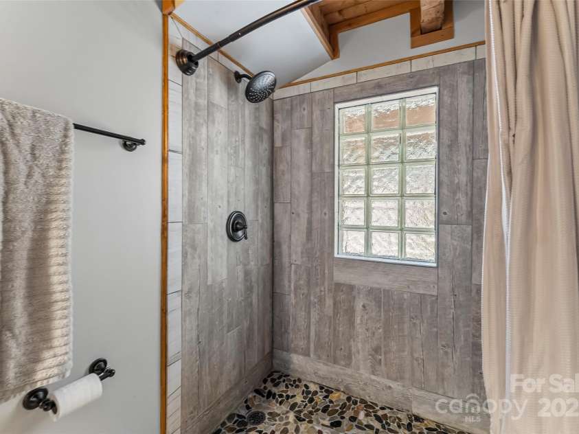 7133 Valley View Drive, Newland, NC 28657.  MLS# CAR4248899, YatesRealty ID 7970. 