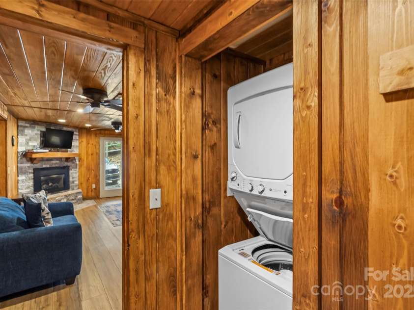 7133 Valley View Drive, Newland, NC 28657.  MLS# CAR4248899, YatesRealty ID 7970. 