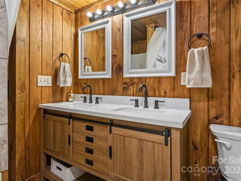 7133 Valley View Drive, Newland, NC 28657.  MLS# CAR4248899, YatesRealty ID 7970. 