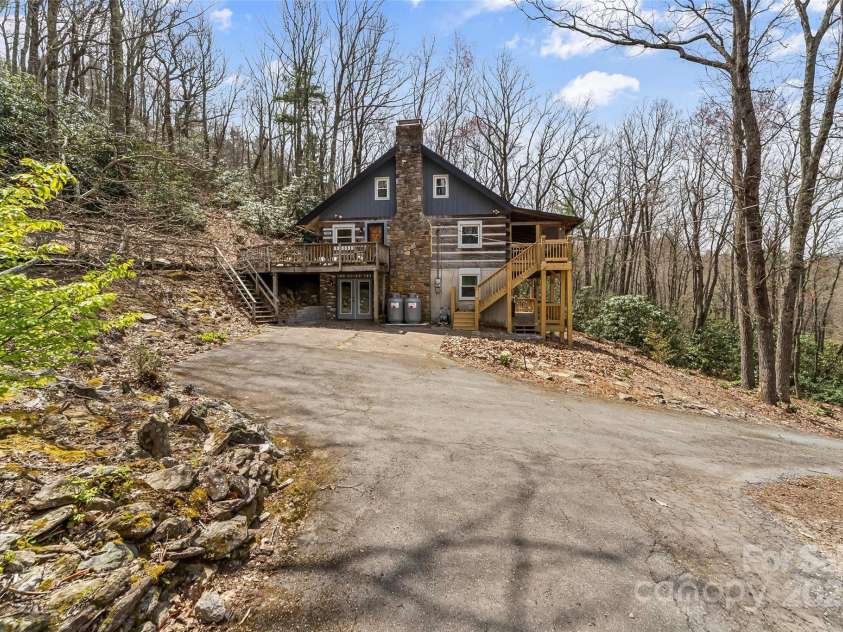 7133 Valley View Drive, Newland, NC 28657.  MLS# CAR4248899, YatesRealty ID 7970. 