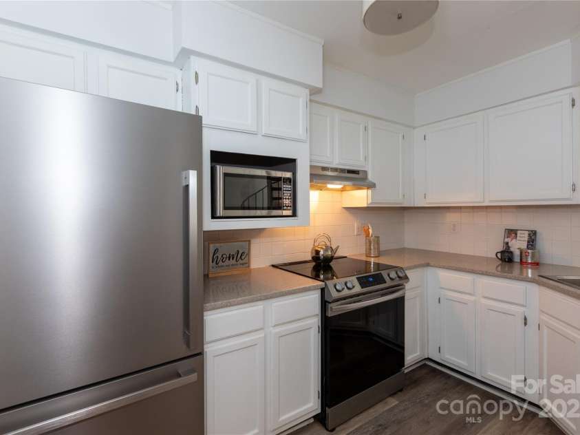 2504 Stradbrook Drive, Charlotte, NC 28210.  MLS# CAR4248177, YatesRealty ID 7973. 