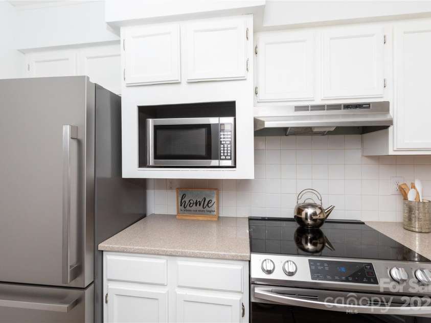 2504 Stradbrook Drive, Charlotte, NC 28210.  MLS# CAR4248177, YatesRealty ID 7973. 