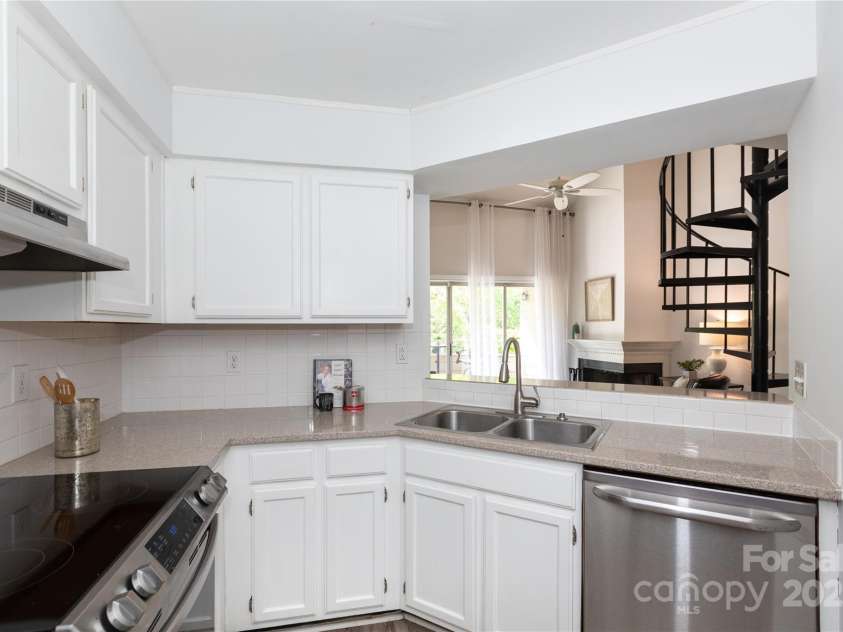 2504 Stradbrook Drive, Charlotte, NC 28210.  MLS# CAR4248177, YatesRealty ID 7973. 