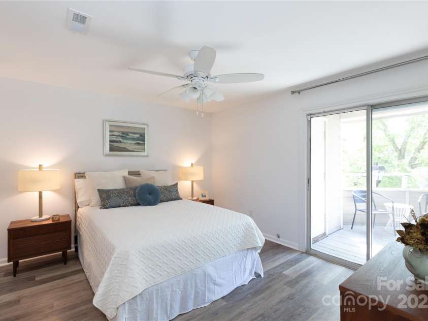 2504 Stradbrook Drive, Charlotte, NC 28210.  MLS# CAR4248177, YatesRealty ID 7973. 