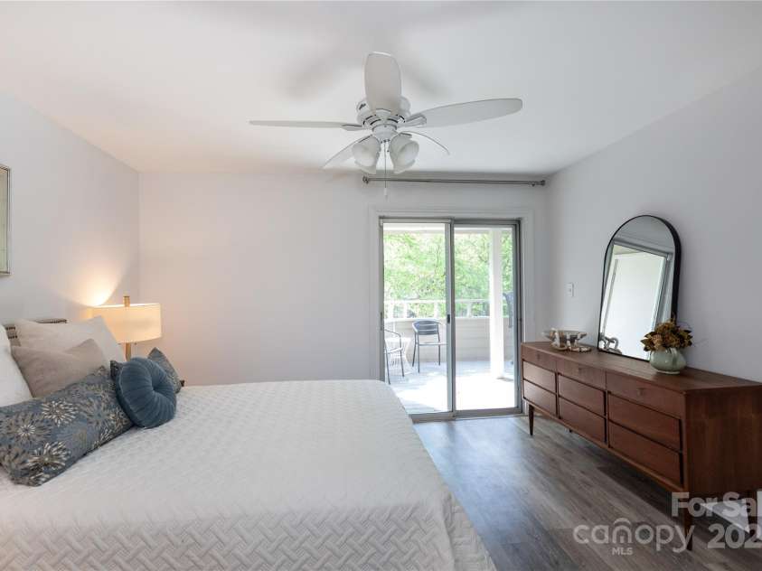 2504 Stradbrook Drive, Charlotte, NC 28210.  MLS# CAR4248177, YatesRealty ID 7973. 