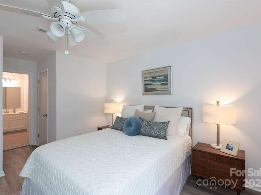 2504 Stradbrook Drive, Charlotte, NC 28210.  MLS# CAR4248177, YatesRealty ID 7973. 