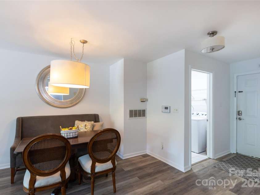 2504 Stradbrook Drive, Charlotte, NC 28210.  MLS# CAR4248177, YatesRealty ID 7973. 