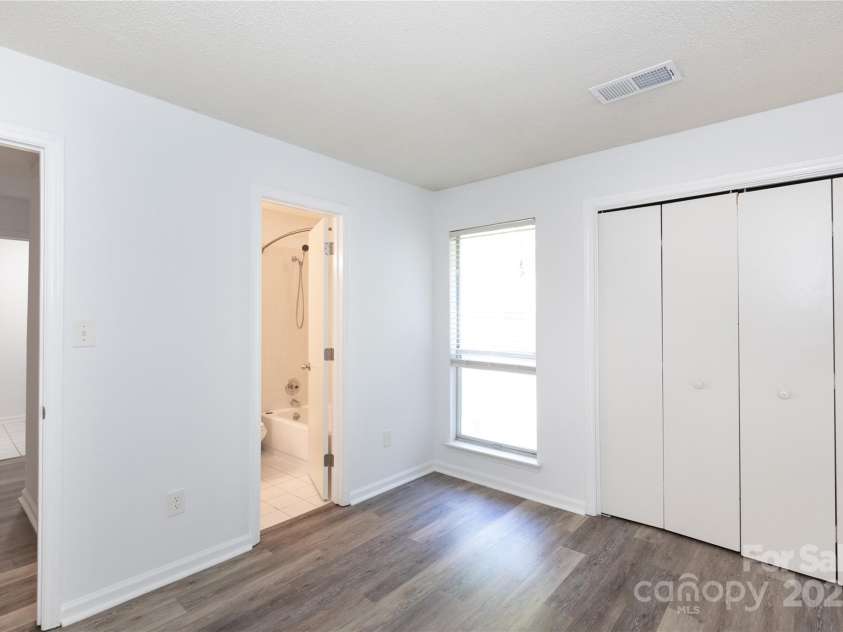 2504 Stradbrook Drive, Charlotte, NC 28210.  MLS# CAR4248177, YatesRealty ID 7973. 