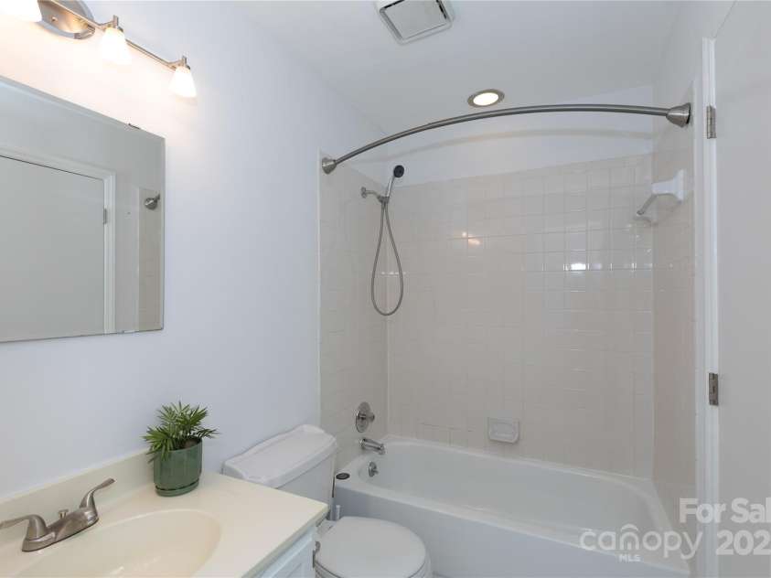 2504 Stradbrook Drive, Charlotte, NC 28210.  MLS# CAR4248177, YatesRealty ID 7973. 