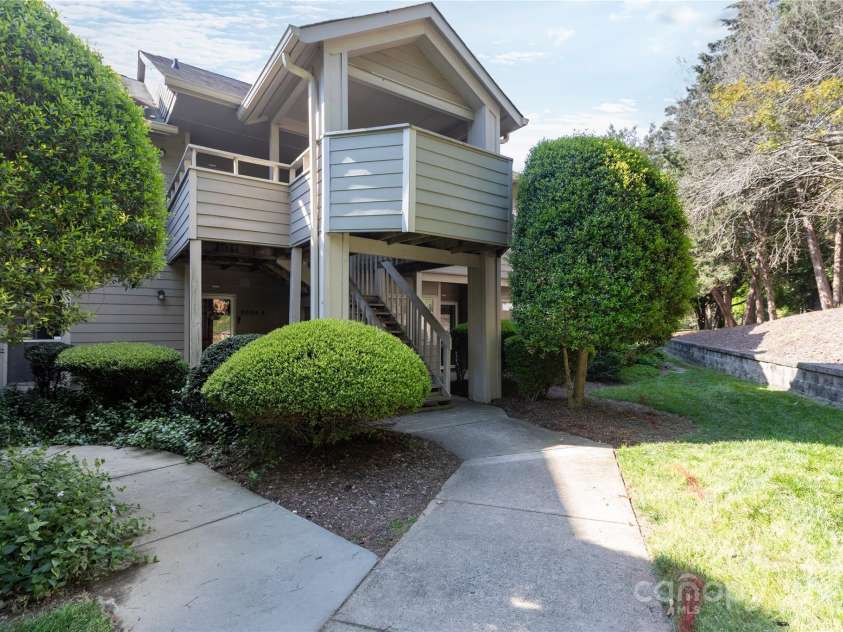 2504 Stradbrook Drive, Charlotte, NC 28210.  MLS# CAR4248177, YatesRealty ID 7973. 